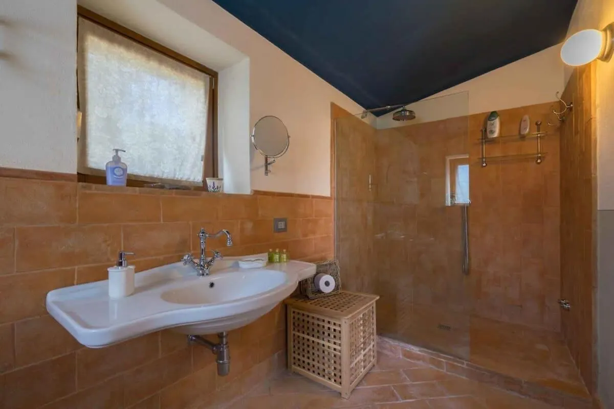 Enchanting Manor House Villa With Ancient Look 卢奇尼亚诺 意大利